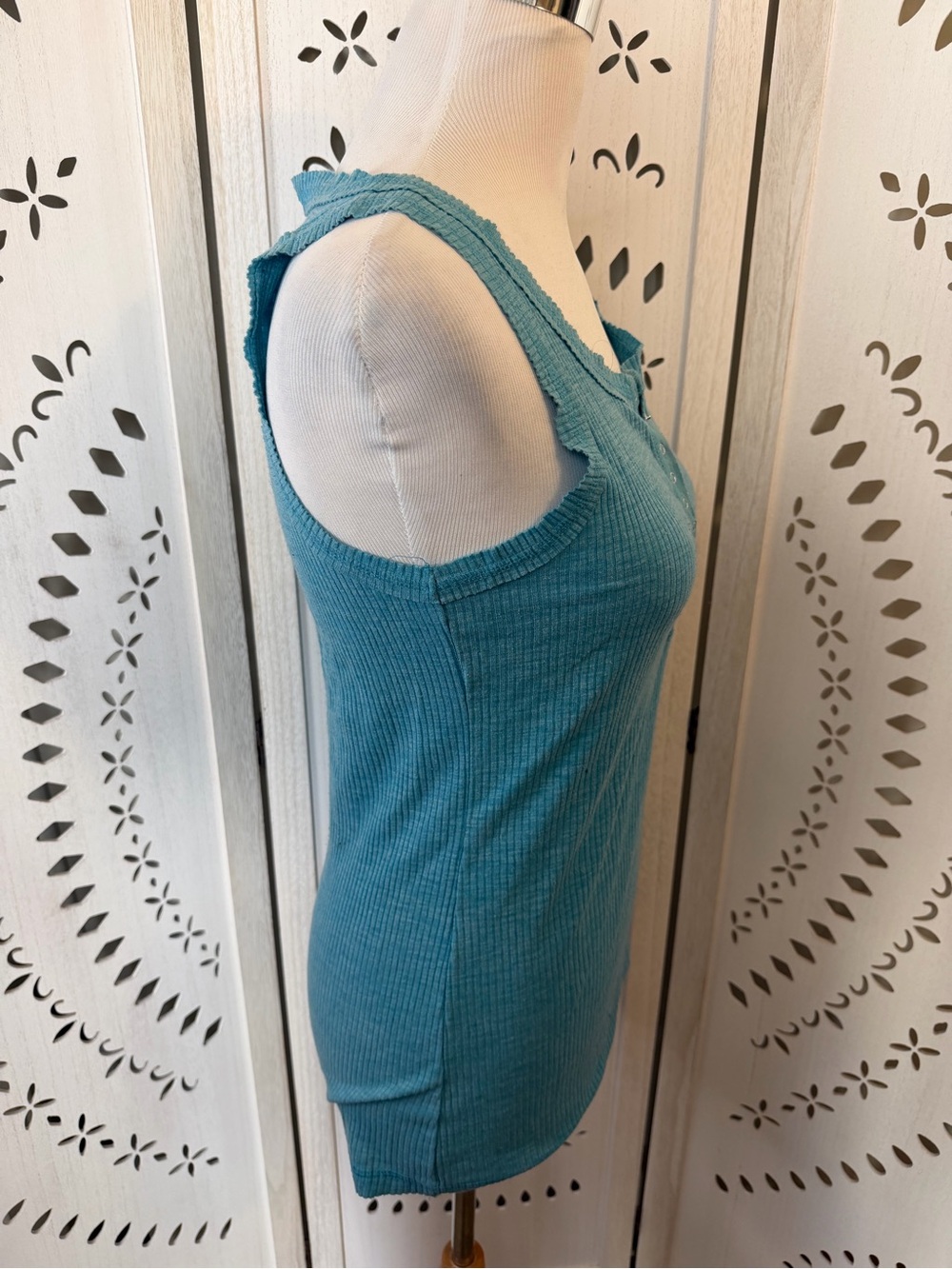 Sleeveless Ribbed Henley Tank Top - Turquoise - Picture 5 of 10